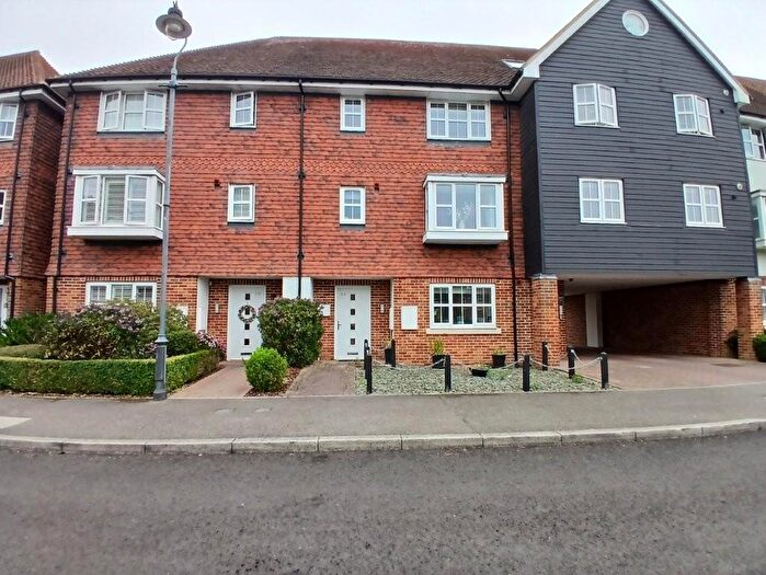 4 Bedroom Town House To Rent In Willowbank, Sandwich, Kent, CT13