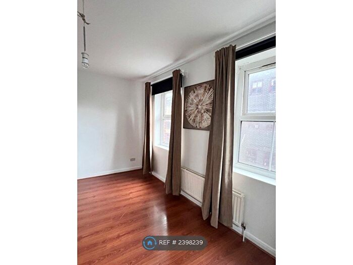 2 Bedroom Flat To Rent In Quaker Street, London, E1