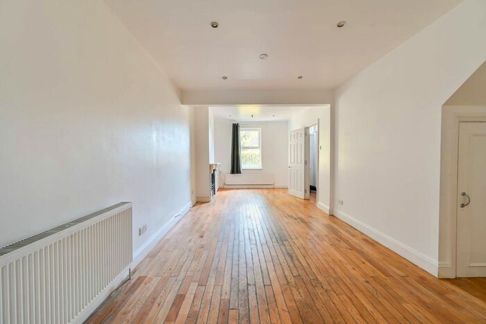 3 Bedroom Terraced House To Rent In Latchmere Road, Battersea, London, SW11