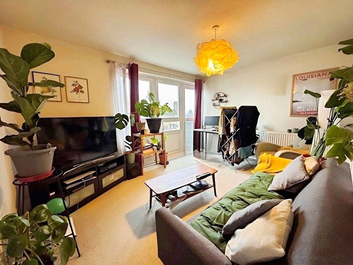 1 Bedroom Flat To Rent In Eccleston House, London, SW2