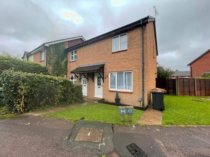 3 Bedroom Semi-Detached House To Rent In Gainsborough Drive, Dunstable, LU5