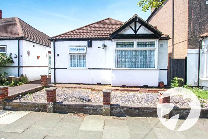 2 Bedroom Bungalow For Sale In Merchland Road, London, SE9