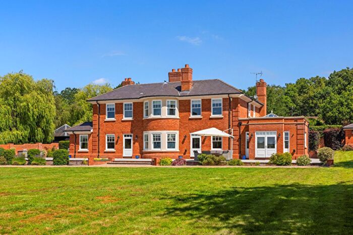 6 Bedroom Detached House For Sale In Lower Sandhurst Road, Finchampstead, RG40