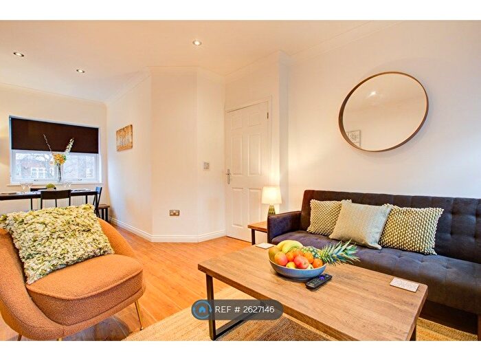 2 Bedroom Flat To Rent In Tall Tree Court, Romford, RM1