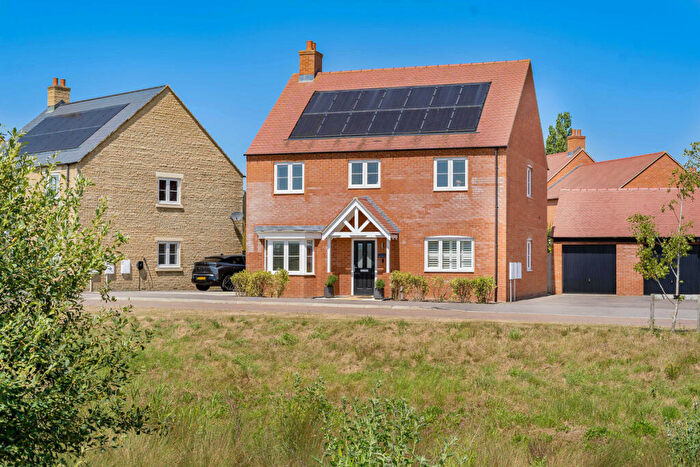 4 Bedroom Detached House For Sale In Church Leys Field, Ambrosden, OX25