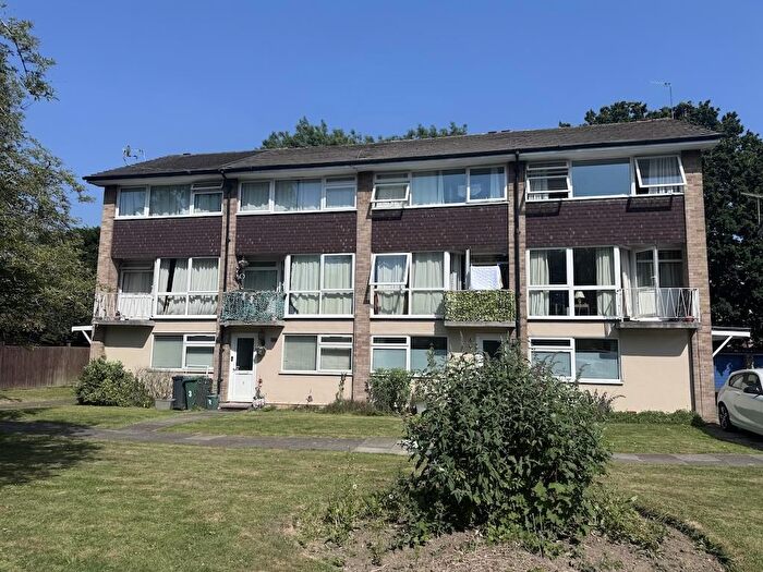 2 Bedroom Flat For Sale In Woodhatch Road, Redhill, RH1