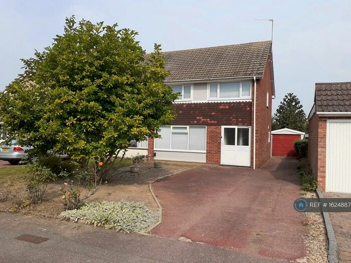 3 Bedroom Semi-Detached House To Rent In Crossways, Sittingbourne, ME10