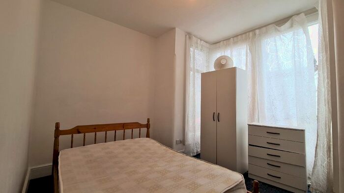 1 Bedroom Flat To Rent In Endsleigh Gardens, Ilford, East London IG1