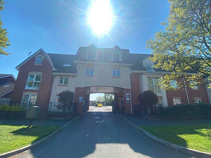 2 Bedroom Flat To Rent In Whalley Road, Middleton, M24