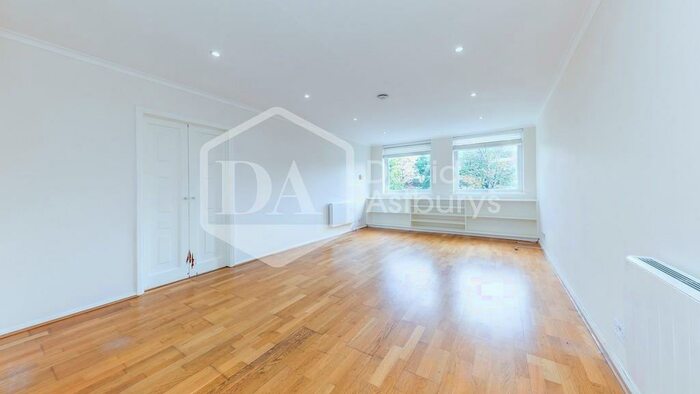 2 Bedroom Apartment To Rent In Crouch End Hill, Crouch End, London, N8