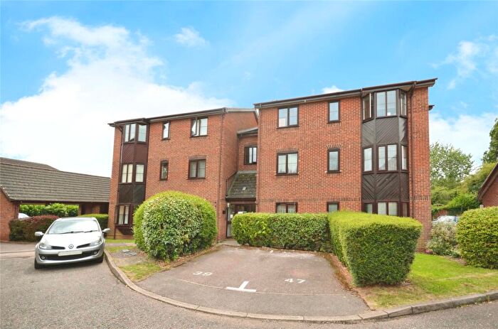 2 Bedroom Flat To Rent In Poets Chase, Aylesbury, HP21