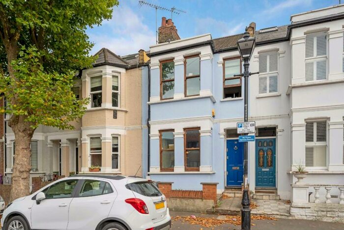 2 Bedroom House To Rent In Wrexham Road, Bow, E3