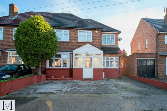 5 Bedroom Detached House To Rent In Carfax Road, Hayes UB3