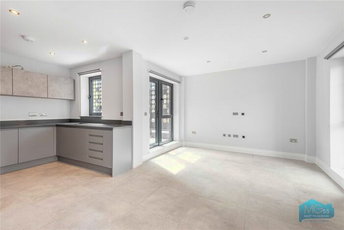 2 Bedroom Flat To Rent In Crouch End Hill, Crouch End, London, N8