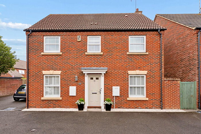 5 Bedroom Detached House For Sale In Chelsea Road, Fairford Leys, Aylesbury, HP19