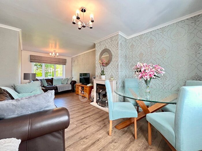2 Bedroom Terraced House For Sale In Avon Drive, Linwood, PA3