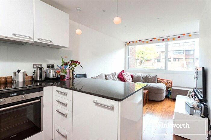 1 Bedroom Apartment To Rent In Britten Close, London, NW11