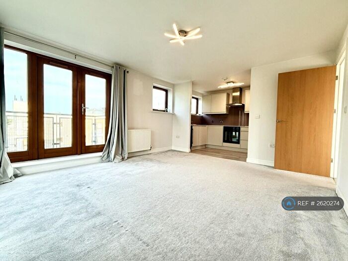 2 Bedroom Flat To Rent In Finlay Court, Crawley, RH10