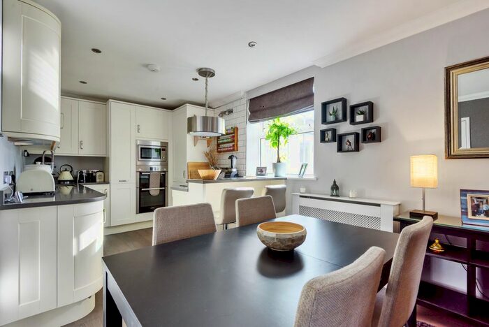 1 Bedroom Flat For Sale In Amberley Court, Tunbridge Wells, TN4