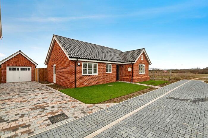 3 Bedroom Detached Bungalow For Sale In Norwich Road, Yaxham, Dereham, NR19