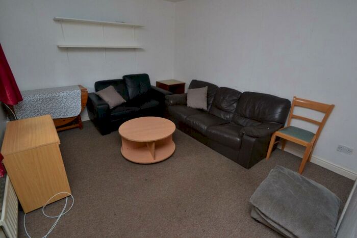 5 Bedroom Detached House To Rent In Rolleston Drive, Lenton, Nottingham, NG7