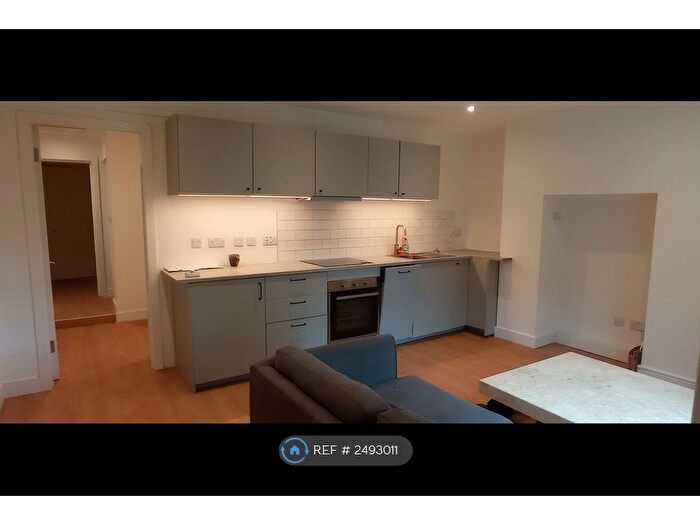 1 Bedroom Flat To Rent In Meanwood Road, Leeds, LS7