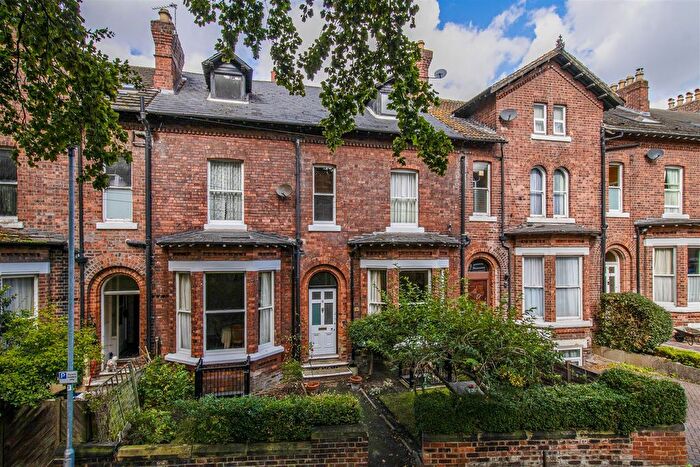 7 Bedroom Terraced House For Sale In Westfield Grove, Wakefield, WF1