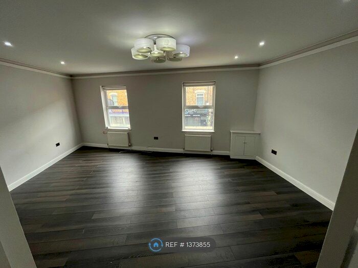 2 Bedroom Flat To Rent In West Green Road, London, N15