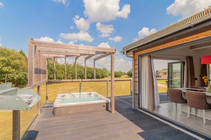 3 Bedroom Mobile Home For Sale In Hambridge Lane, Newbury, RG14