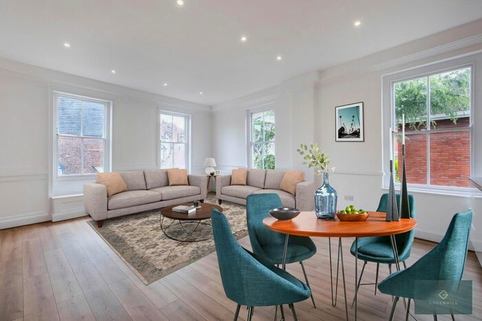 2 Bedroom Flat To Rent In Park Street, Hatfield, AL9