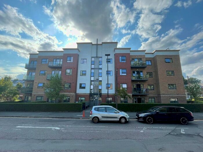 2 Bedroom Flat To Rent In Elmwood Avenue, Feltham, TW13