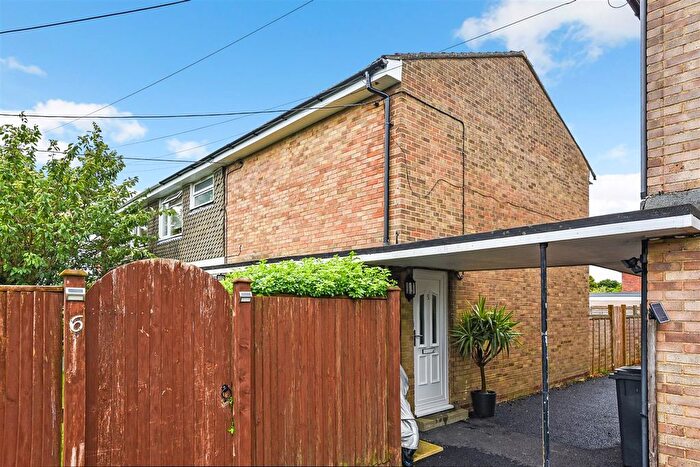 2 Bedroom Maisonette For Sale In Elmay Houses, Ludgershall, Andover, SP11