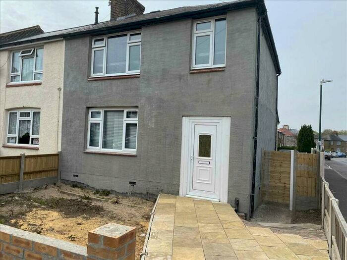 3 Bedroom End Of Terrace House To Rent In Hill House Road, Dartford, DA2