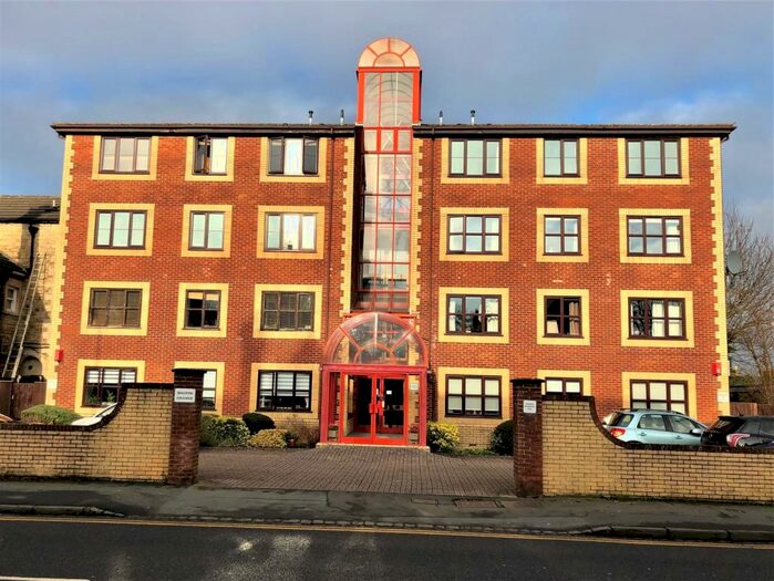 2 Bedroom Flat To Rent In Walton Grange, Bath Road, Old Town, Swindon, SN1