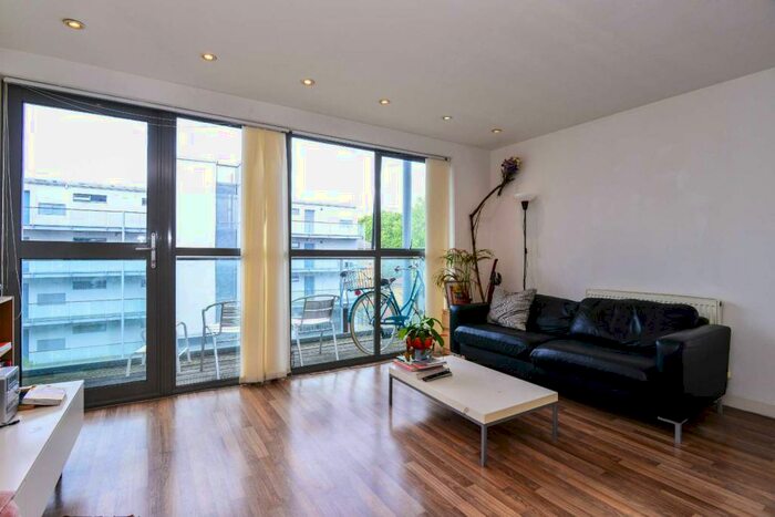 2 Bedroom Flat To Rent In Varcoe Road, Bermondsey, London, SE16