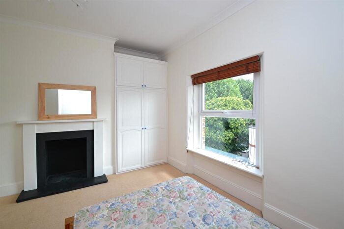 1 Bedroom Flat To Rent In Upper Richmond Road West, East Sheen, SW14