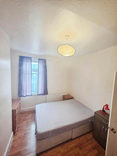 1 Bedroom Flat For Sale In Liddington Road, Stratford, London, Greater London, E15