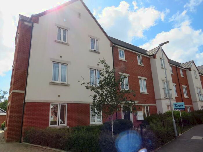 2 Bedroom Apartment To Rent In Cornwell Avenue, Crawley, RH10