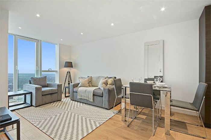 2 Bedroom Flat To Rent In Pinnacle Apartments, Saffron Central Square, Croydon, CR0