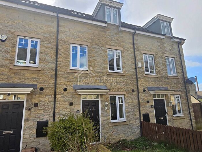 3 Bedroom Town House To Rent In The Oval, Dewsbury, WF13