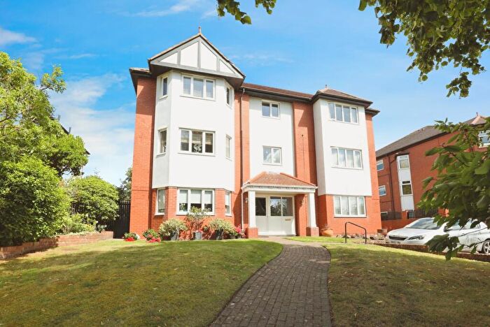 2 Bedroom Flat For Sale In Dowhills Road, Blundellsands, Merseyside, L23