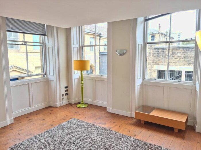 2 Bedroom Flat To Rent In Delauney House, Burnett Street, Bradford, BD1