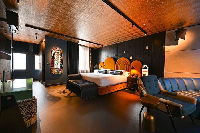 1 Bedroom Flat To Rent In Clifton Mansions, Soho, London, WC2H