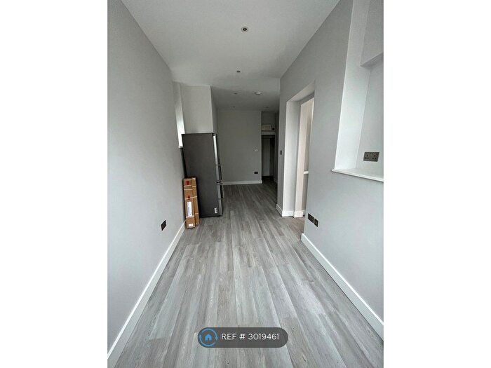 Studio To Rent In East End Road, London, N2