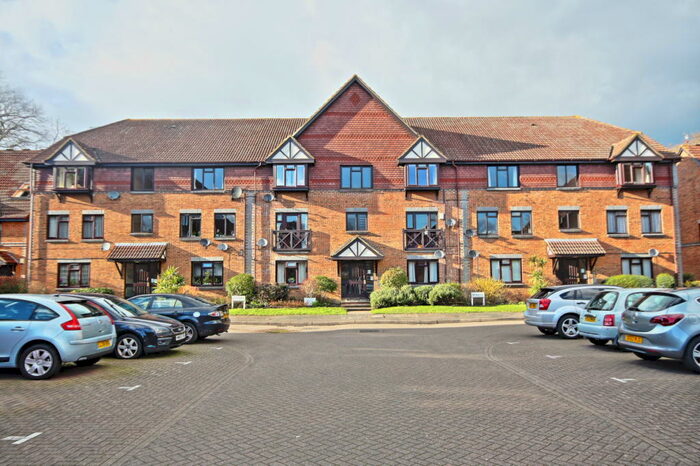 2 Bedroom Flat To Rent In Oriental Road, Woking, GU22