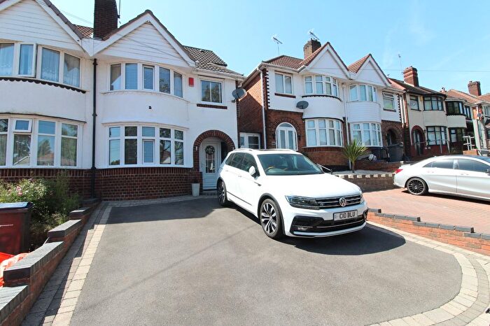 3 Bedroom Semi Detached House For Sale In Gleneagles Road, Birmingham, West Midlands, B26