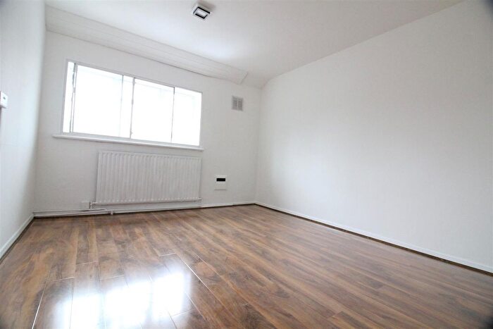 2 Bedroom Flat To Rent In Bath Road, Hounslow, TW4
