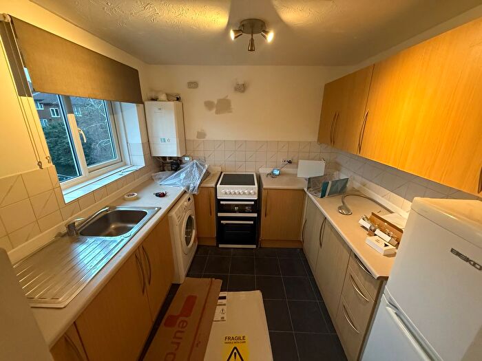 2 Bedroom Flat To Rent In Greenway Close, Friern Barnet, N11