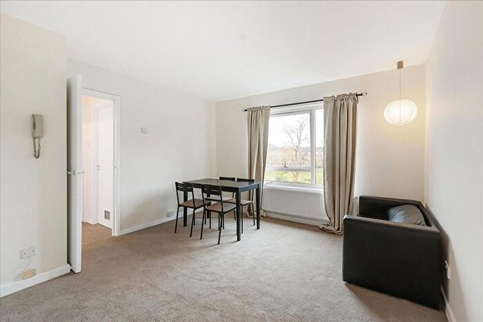 1 Bedroom Flat To Rent In Abbey Gardens, Hammersmith, London, W6