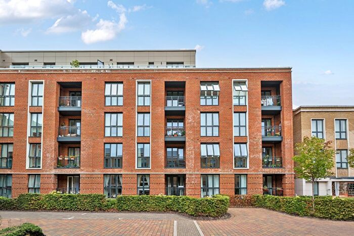 2 Bedroom Flat For Sale In Fellowes Rise, Winchester, Hampshire, SO22